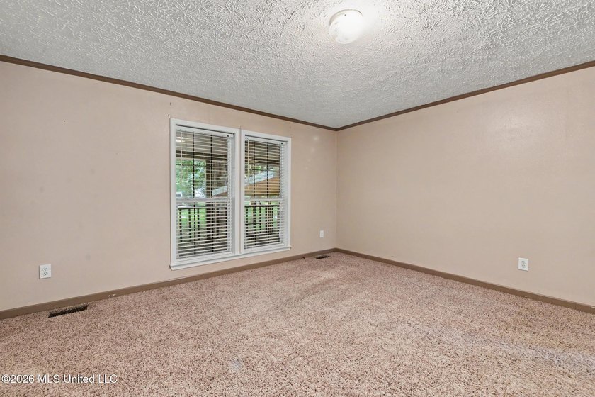 Spacious 3BR/2BA double-wide home with 2,342 SF on 1.37 acres in - photo 18