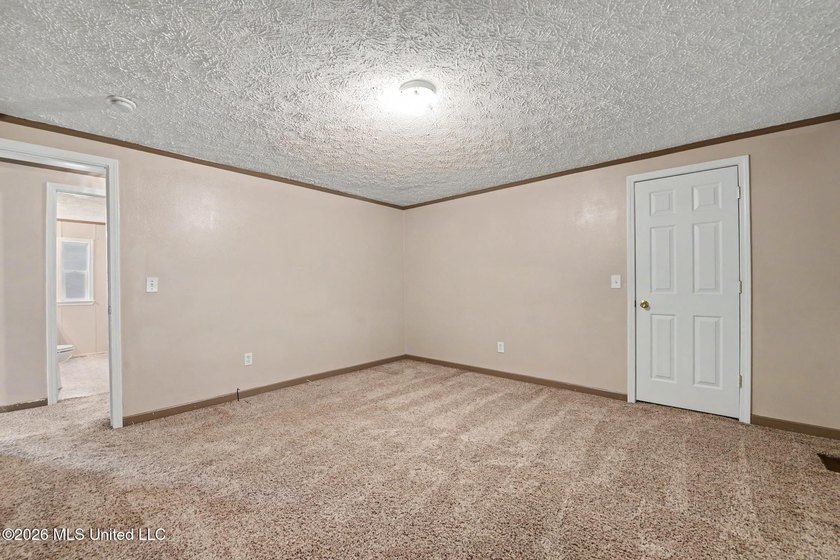 Spacious 3BR/2BA double-wide home with 2,342 SF on 1.37 acres in - photo 19