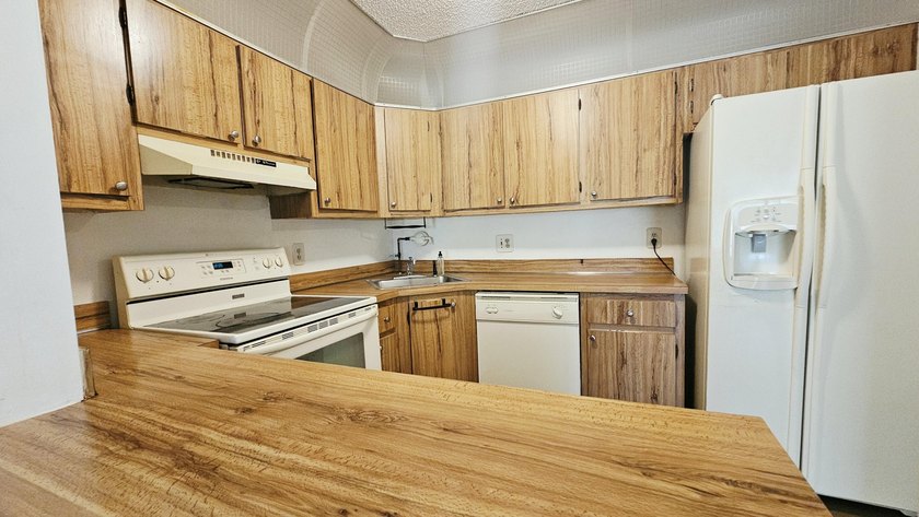 Two bedroom first floor unit in the lovely community of Sable - photo 10