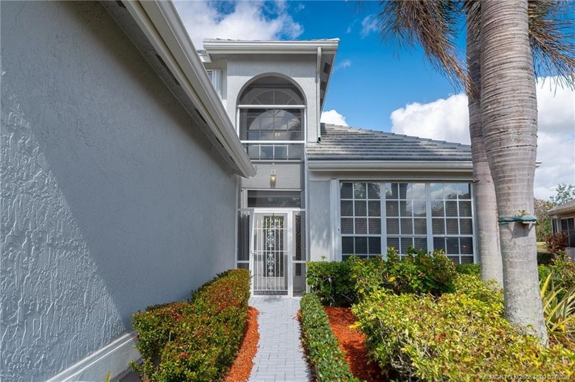 NEW ROOF! NEW PRICE! This Ballantrae Pool Home offers 3 bedrooms - photo 5