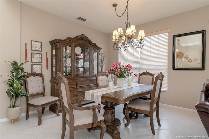 NEW ROOF! NEW PRICE! This Ballantrae Pool Home offers 3 bedrooms - photo 7