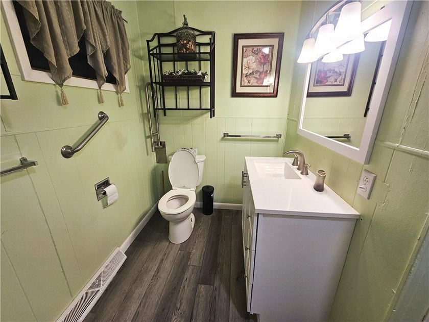 Welcome to this spacious 3-bedroom home with attached garage - photo 21