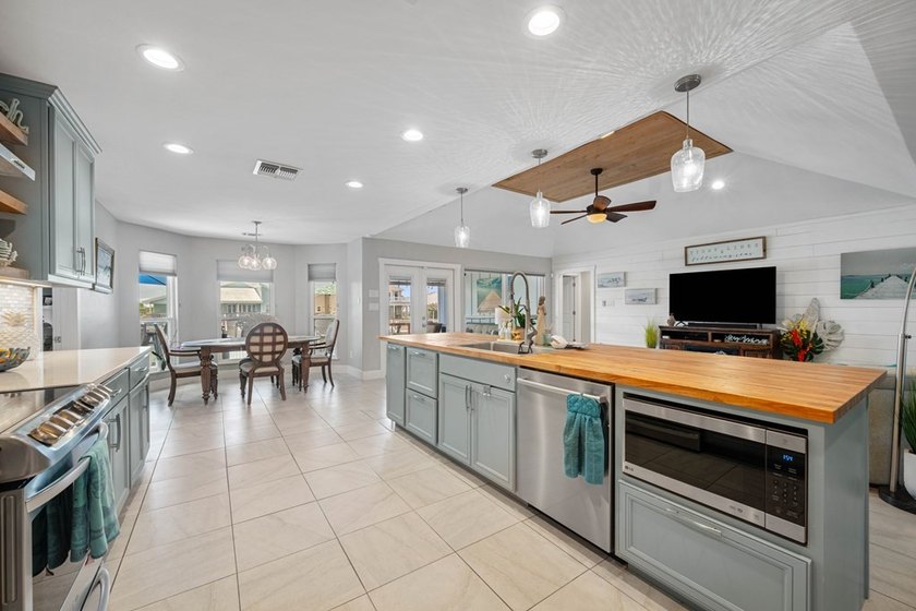 Welcome to your dream coastal home on the Redfish Bay of Aransas - photo 19