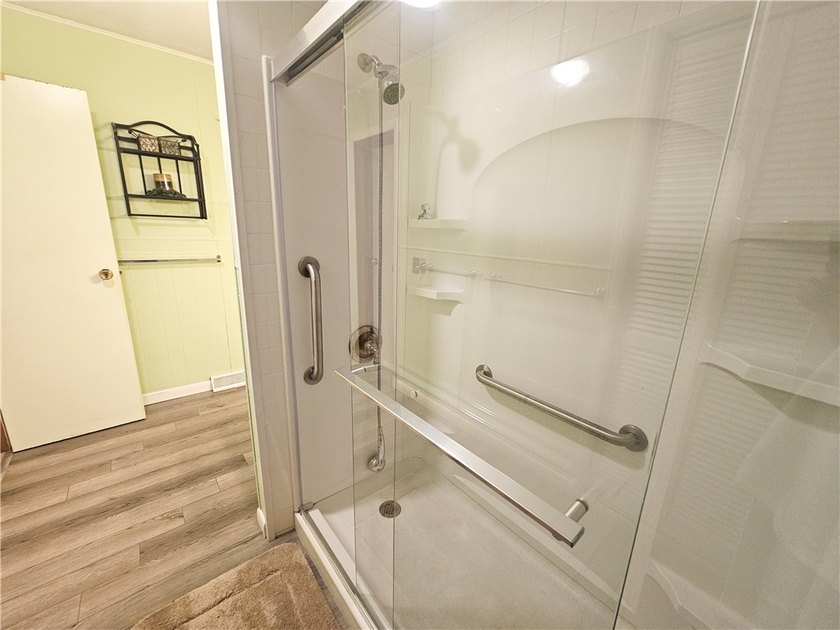 Welcome to this spacious 3-bedroom home with attached garage - photo 22