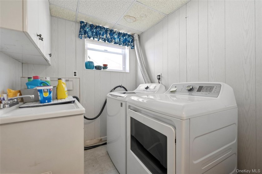 Spacious and well-maintained legal two-family home located in - photo 22