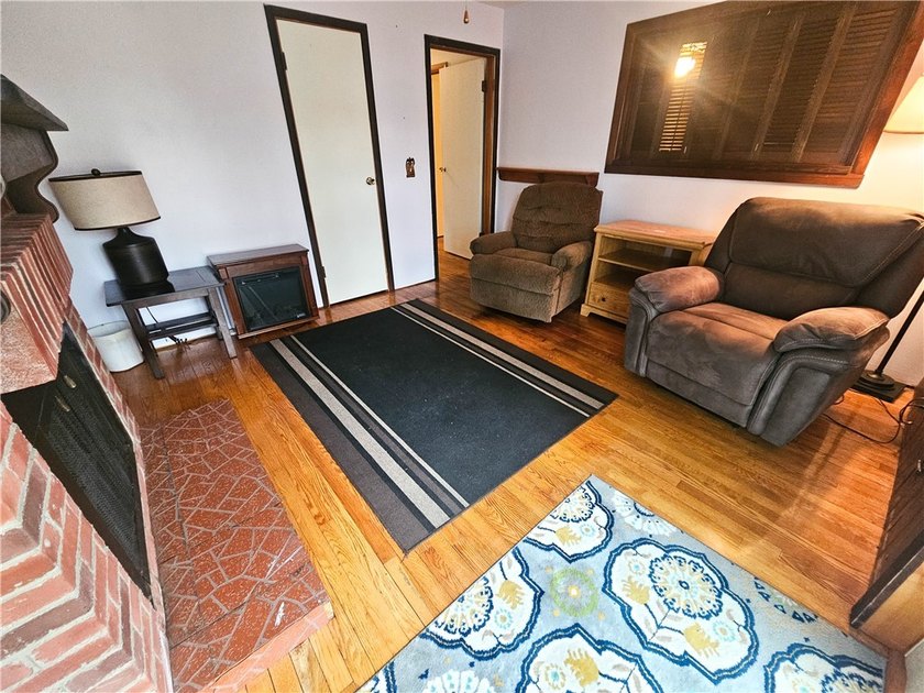 Welcome to this spacious 3-bedroom home with attached garage - photo 29