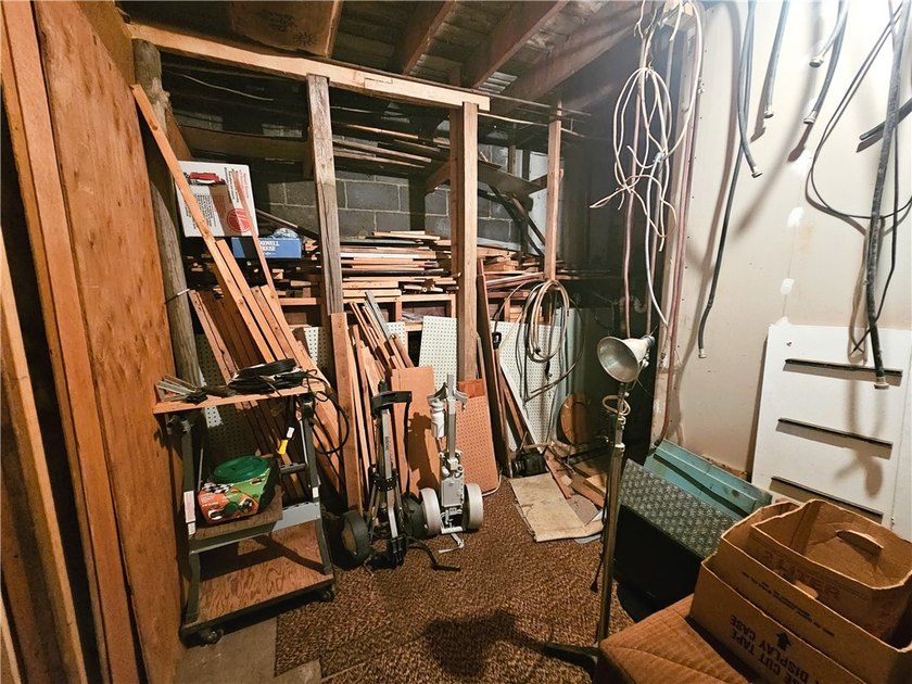 Welcome to this spacious 3-bedroom home with attached garage - photo 40