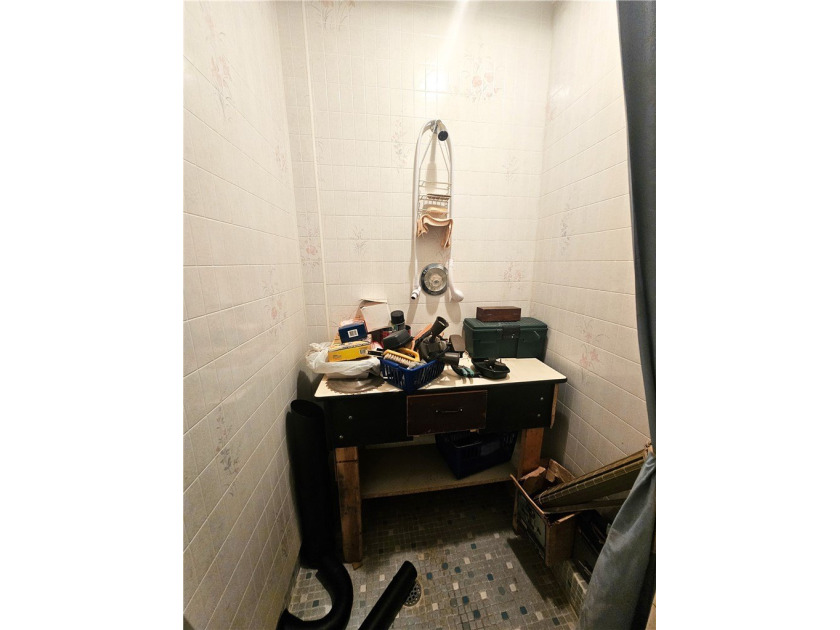 Welcome to this spacious 3-bedroom home with attached garage - photo 41