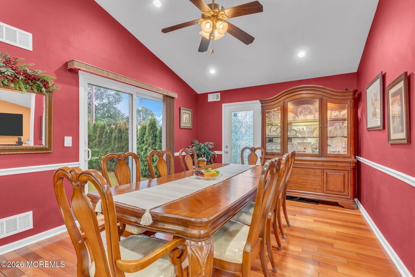 Welcome to this beautifully maintained 3-bedroom, 2.5-bath home - photo 11