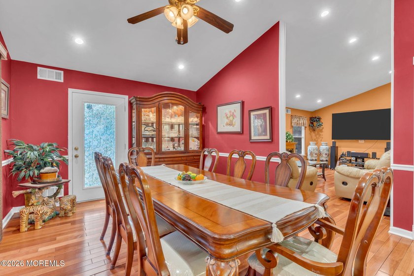 Welcome to this beautifully maintained 3-bedroom, 2.5-bath home - photo 12