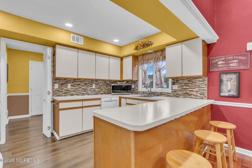 Welcome to this beautifully maintained 3-bedroom, 2.5-bath home - photo 13