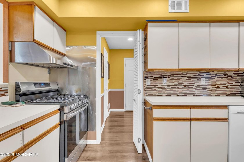 Welcome to this beautifully maintained 3-bedroom, 2.5-bath home - photo 15