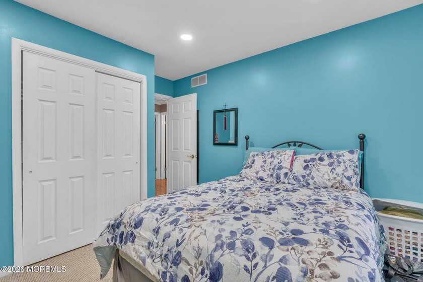 Welcome to this beautifully maintained 3-bedroom, 2.5-bath home - photo 20