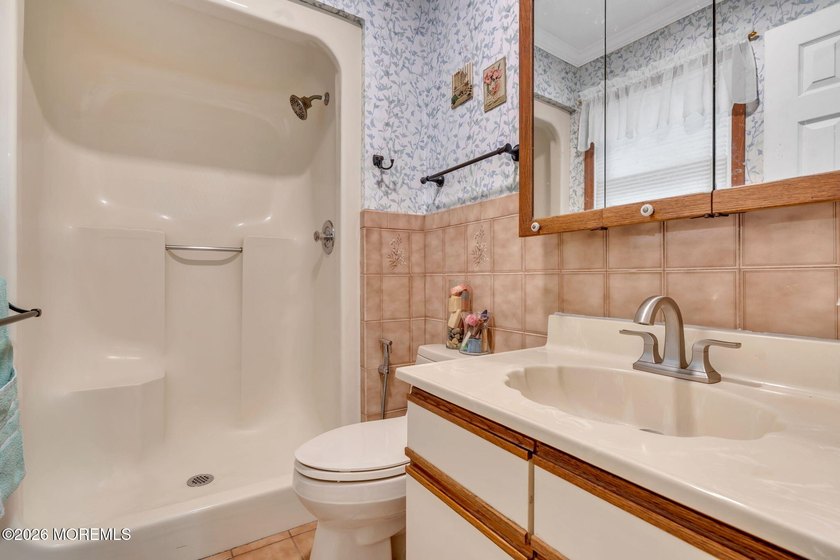 Welcome to this beautifully maintained 3-bedroom, 2.5-bath home - photo 22