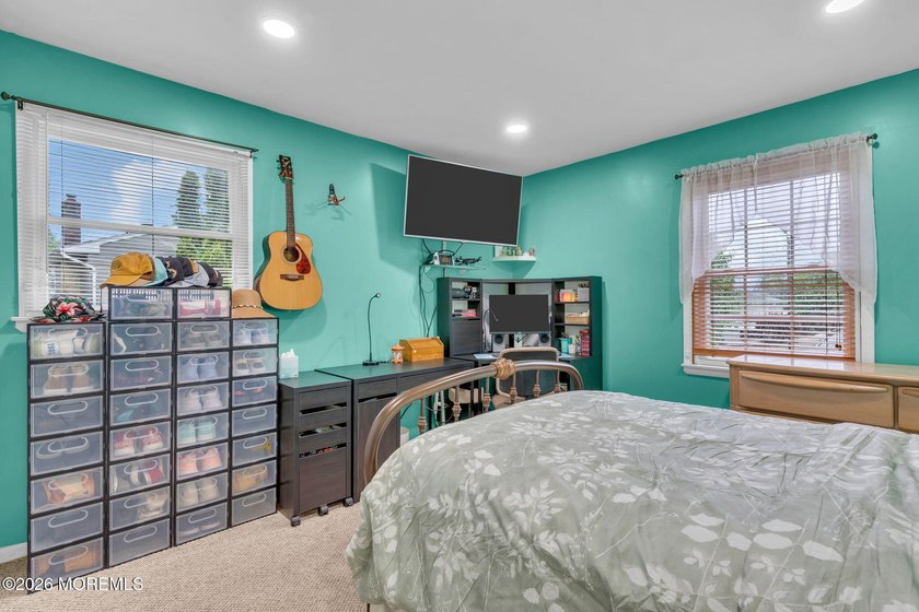Welcome to this beautifully maintained 3-bedroom, 2.5-bath home - photo 26