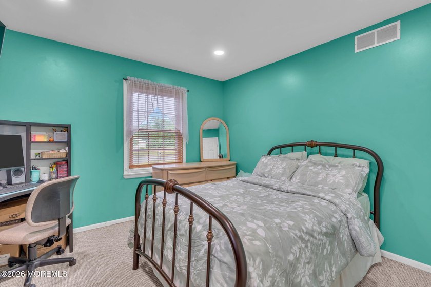 Welcome to this beautifully maintained 3-bedroom, 2.5-bath home - photo 27