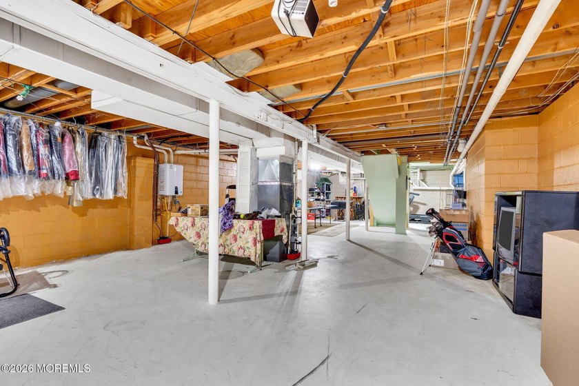 Welcome to this beautifully maintained 3-bedroom, 2.5-bath home - photo 30
