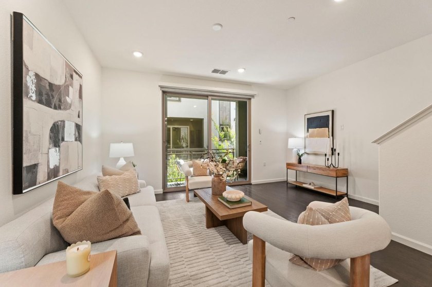 Welcome to 25320 Villager Lane, a beautifully updated - photo 5