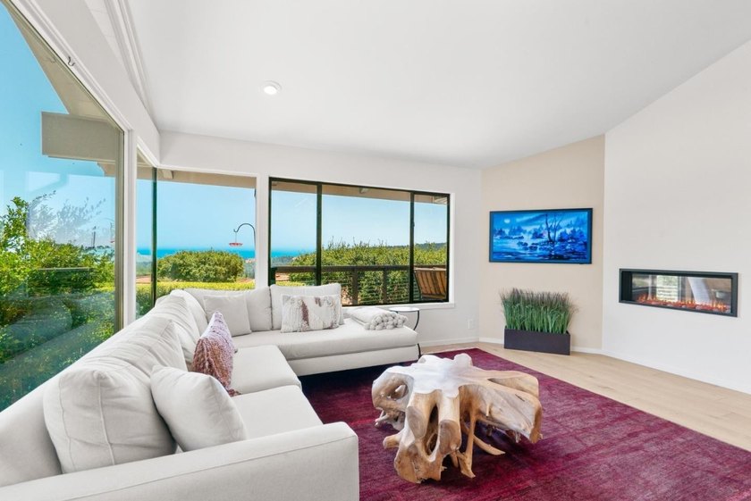 Sweeping Monterey Bay views, exceptional privacy, and a - photo 7