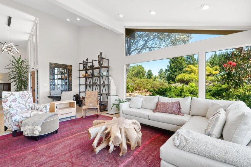 Sweeping Monterey Bay views, exceptional privacy, and a - photo 8
