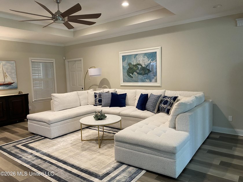 Beautiful Southern Home. Situated on 2 lots with exceptional - photo 7