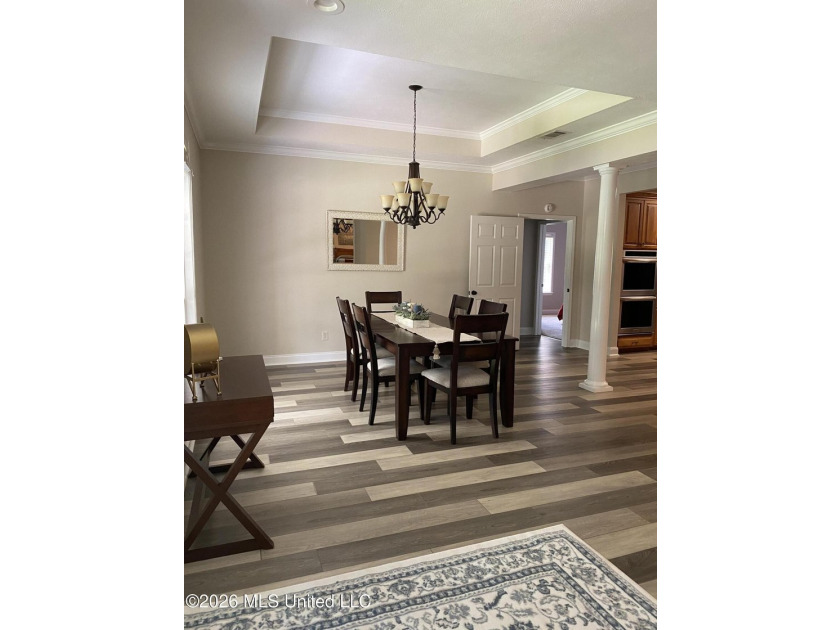 Beautiful Southern Home. Situated on 2 lots with exceptional - photo 9