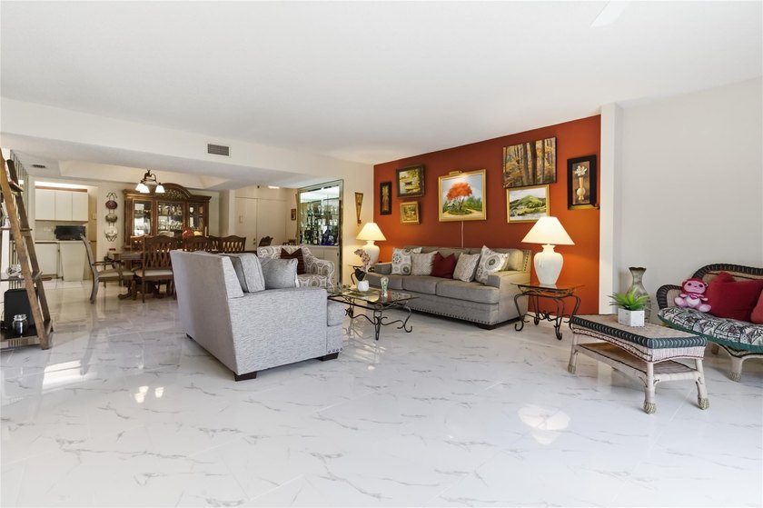 Calling ALL GOLFERS &amp; SNOWBIRDS! Pristine, Beautiful &amp; LARGE, 3 - photo 6