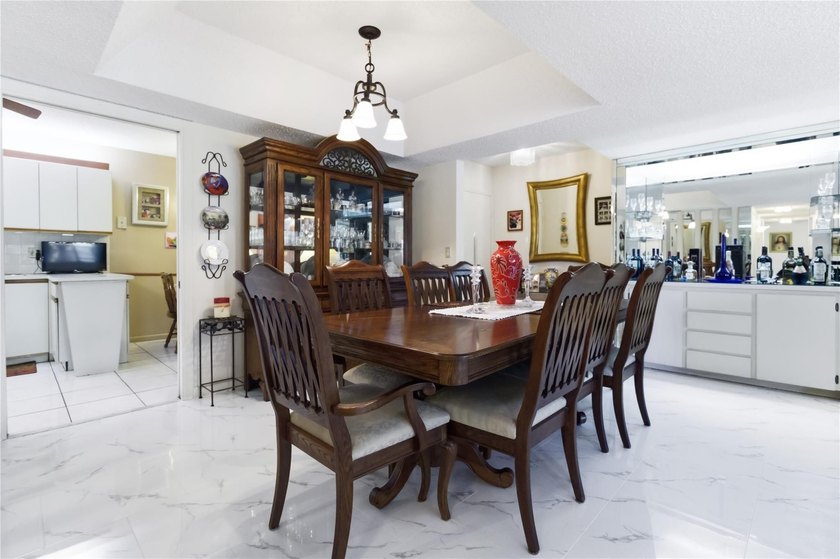 Calling ALL GOLFERS &amp; SNOWBIRDS! Pristine, Beautiful &amp; LARGE, 3 - photo 8