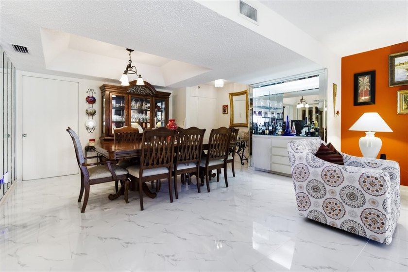 Calling ALL GOLFERS &amp; SNOWBIRDS! Pristine, Beautiful &amp; LARGE, 3 - photo 10