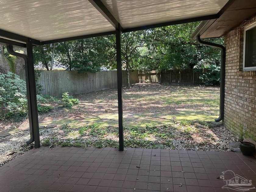 This spacious 4-bedroom, 2 bath home offers a functional layout - photo 27