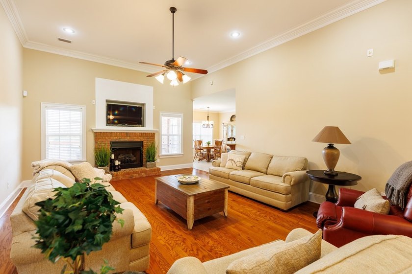 Located on a quiet cul-de-sac in the desirable Cypress Lakes - photo 8