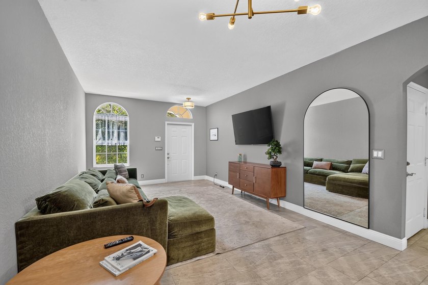 Welcome to this beautifully maintained and RARELY AVAILABLE 4 - photo 7