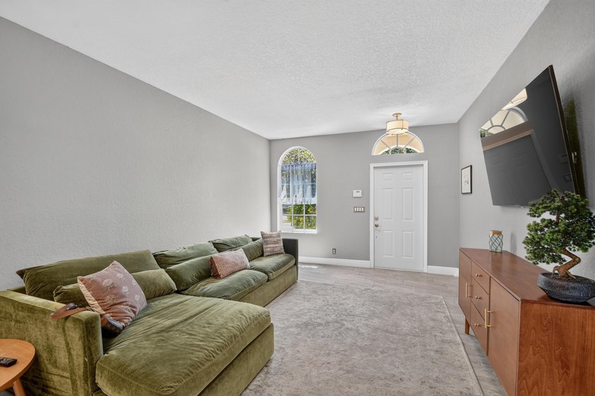 Welcome to this beautifully maintained and RARELY AVAILABLE 4 - photo 8