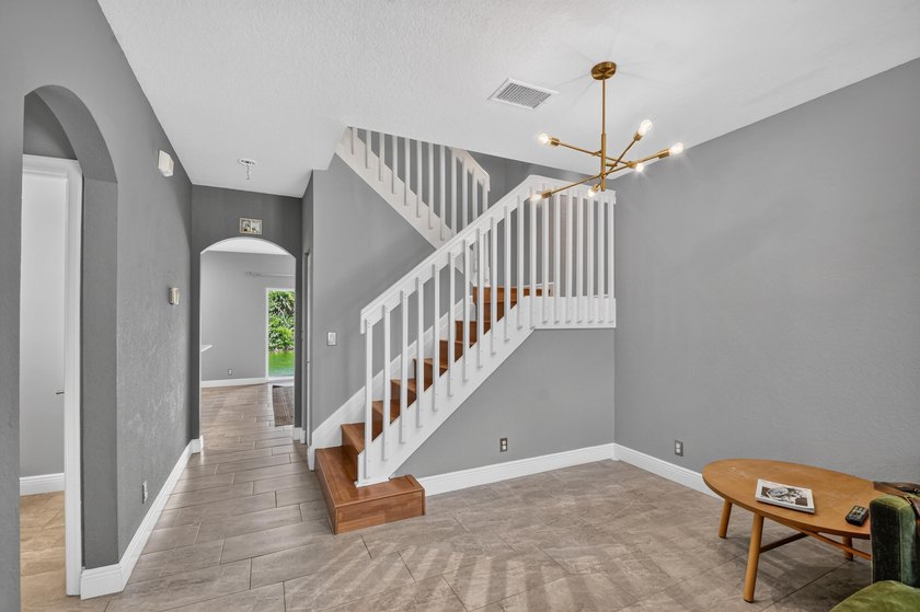 Welcome to this beautifully maintained and RARELY AVAILABLE 4 - photo 9