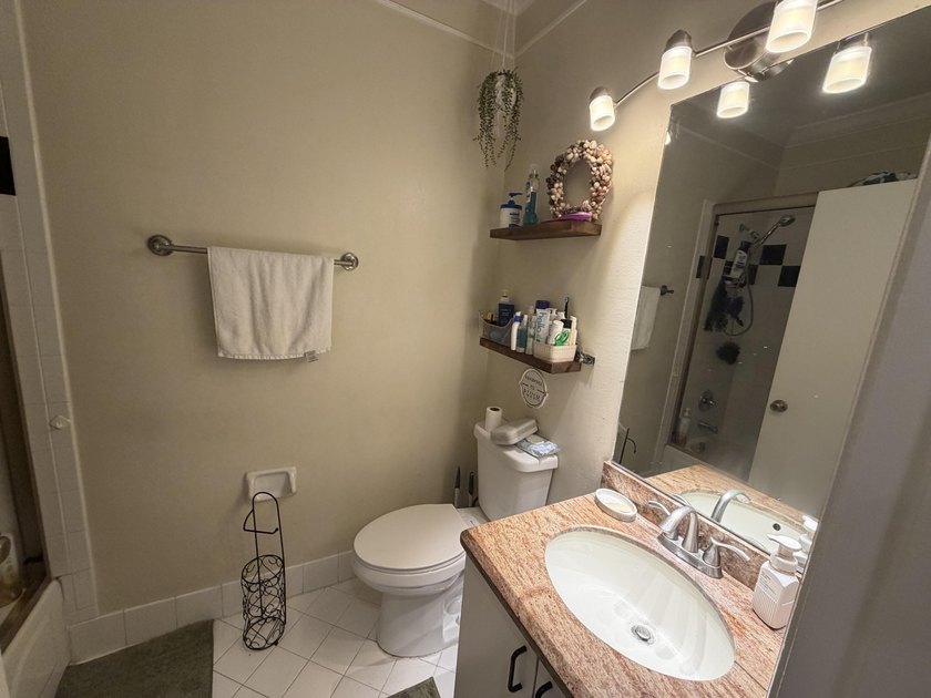 Welcome to this charming all ages, pet friendly, 3-bedroom - photo 12