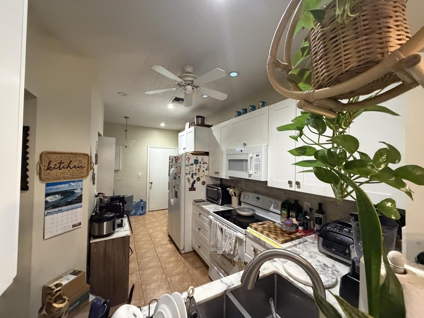 Welcome to this charming all ages, pet friendly, 3-bedroom - photo 16