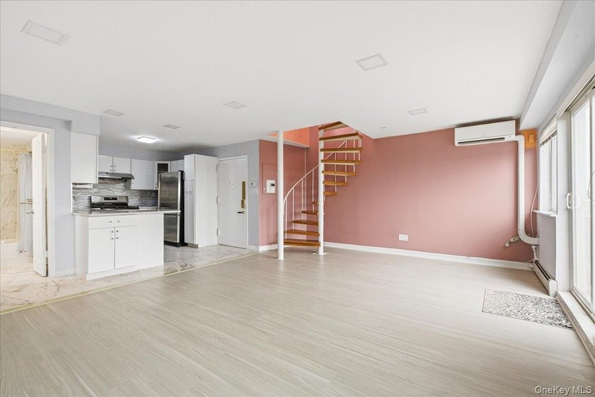 Duplex Penthouse Condo with Outdoor Space and Deeded Parking in - photo 15