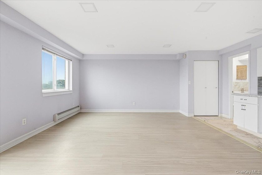 Duplex Penthouse Condo with Outdoor Space and Deeded Parking in - photo 16