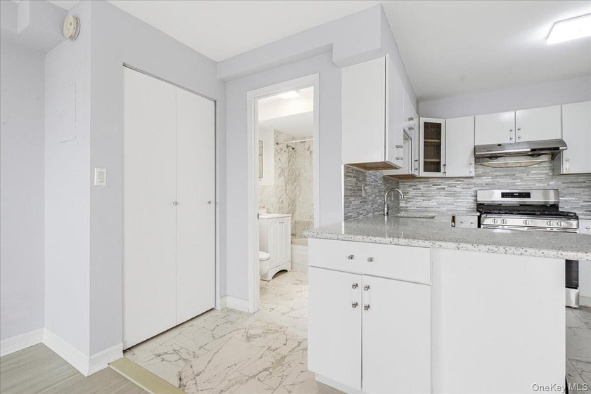 Duplex Penthouse Condo with Outdoor Space and Deeded Parking in - photo 19