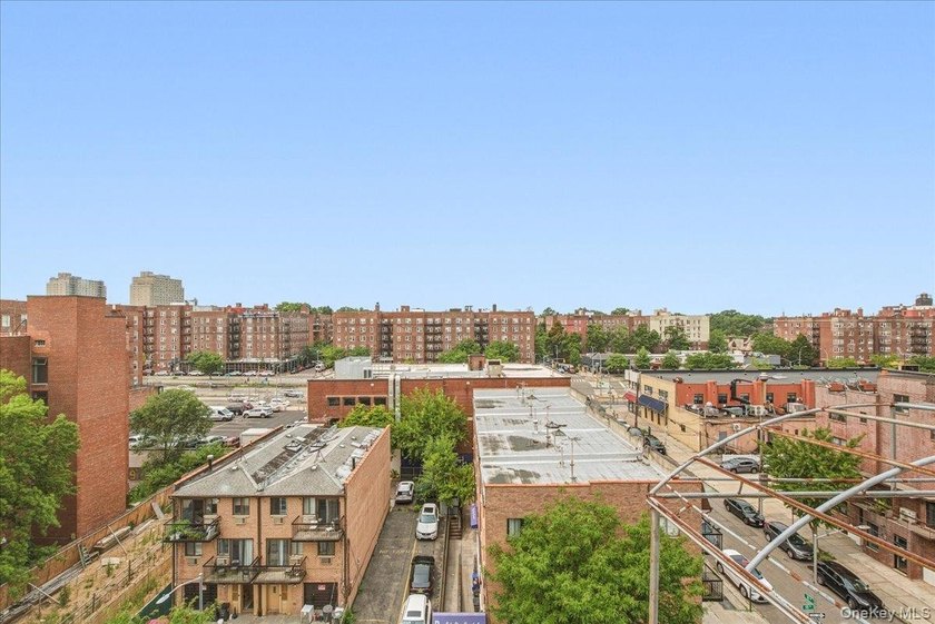 Duplex Penthouse Condo with Outdoor Space and Deeded Parking in - photo 39