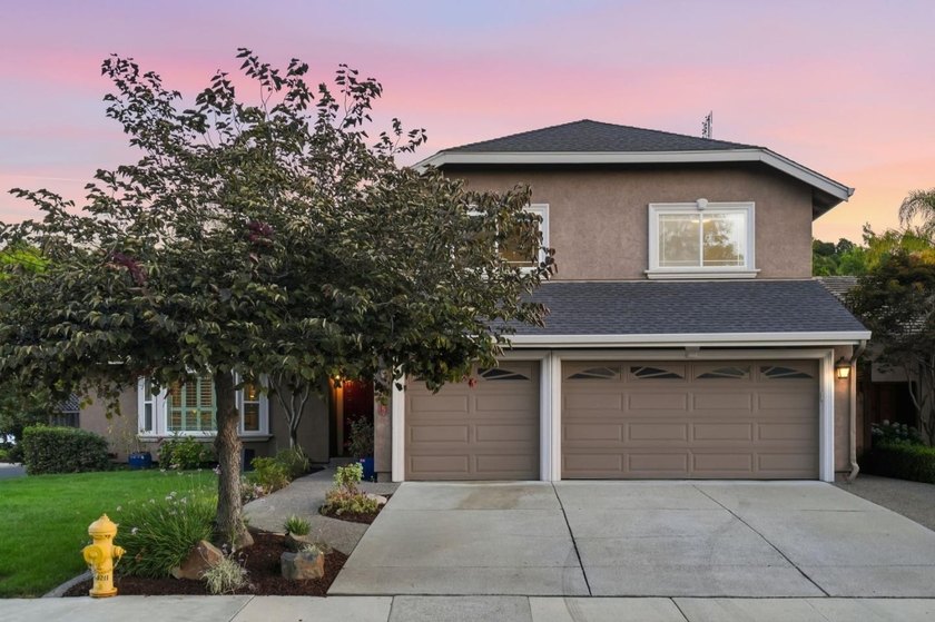 PRIZED CORNER LOT WITH STUNNING REMODEL IN SERENE ALMADEN | - photo 2