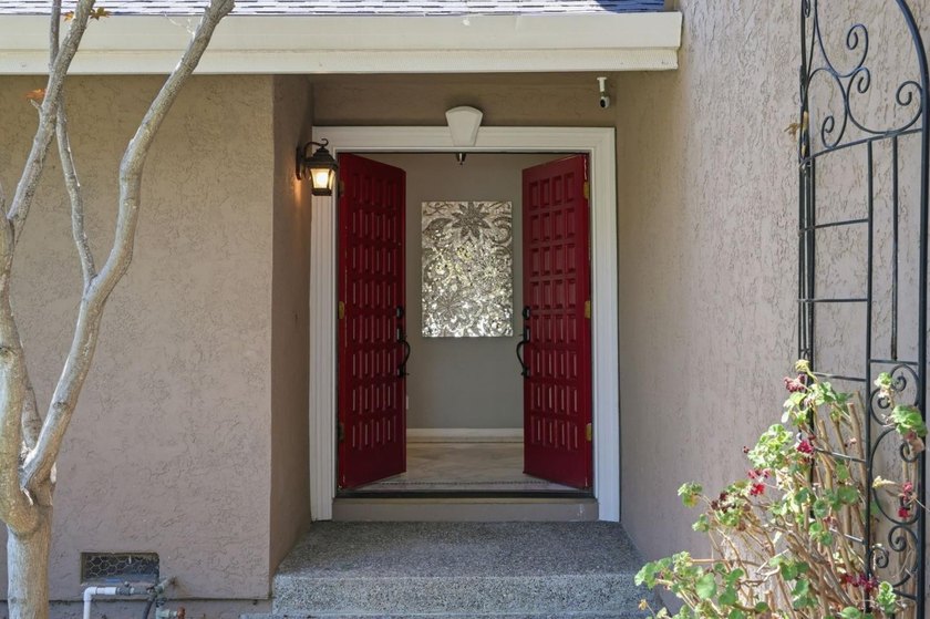 PRIZED CORNER LOT WITH STUNNING REMODEL IN SERENE ALMADEN | - photo 3