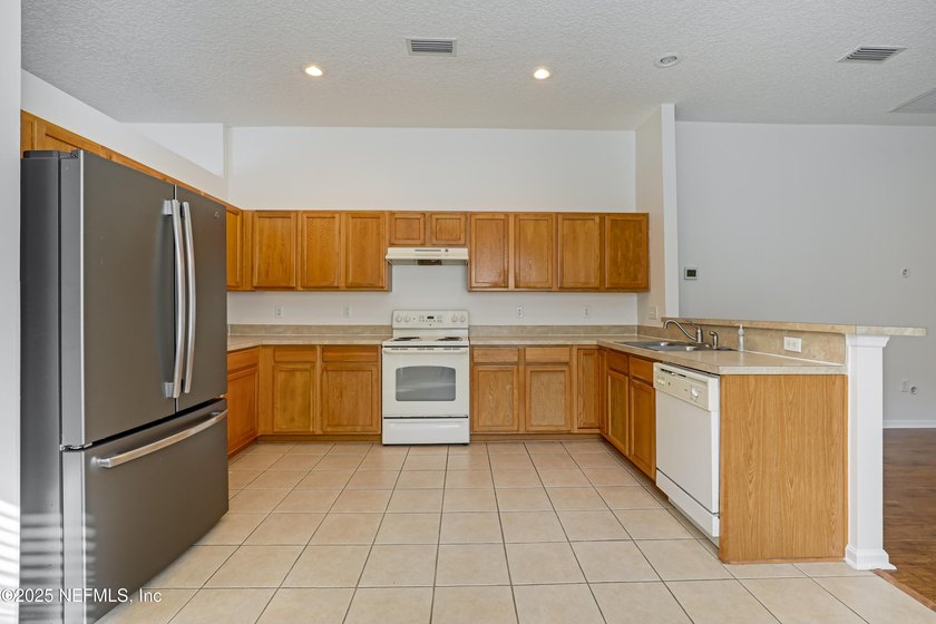 **FRESHLY PAINTED**FENCED BACKYARD**NEW ROOF 10/24** Discover - photo 3