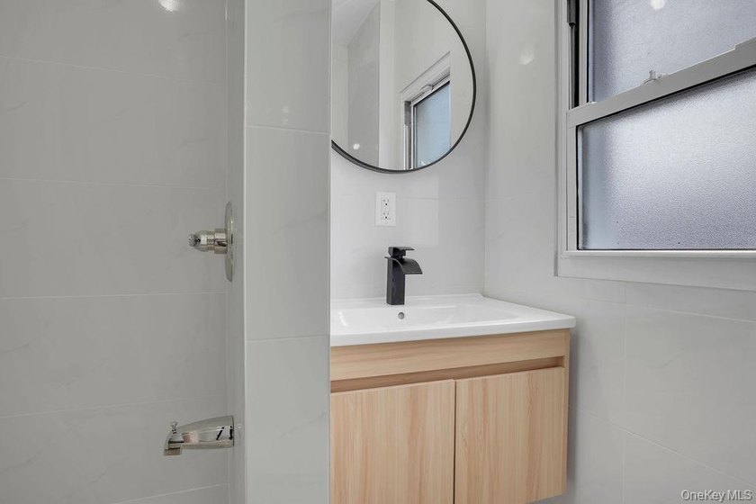 Charming Starter Home - Fully Renovated &amp; Move-In Ready This - photo 11