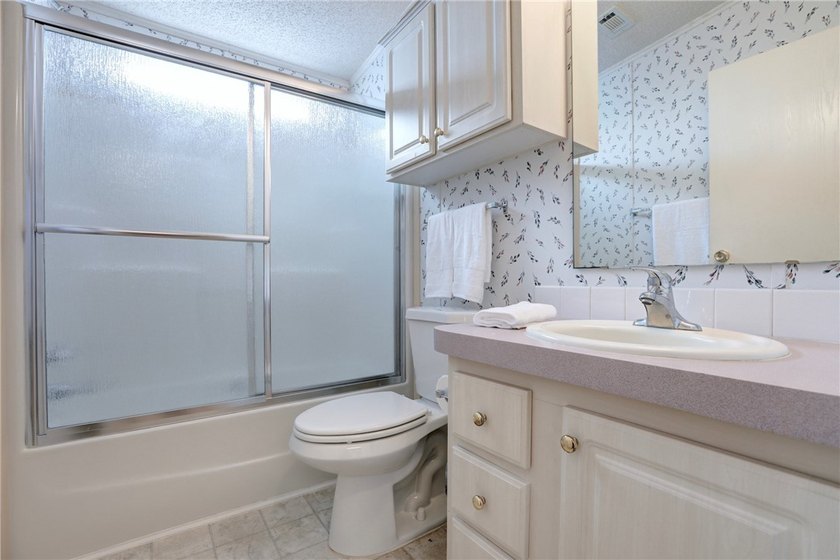 Offers sturdy 2x6 construction. Fully furnished residence - photo 14