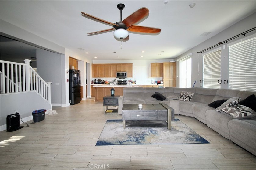 Charming 5-bedroom, 3 1/2 bathroom single family home in - photo 5