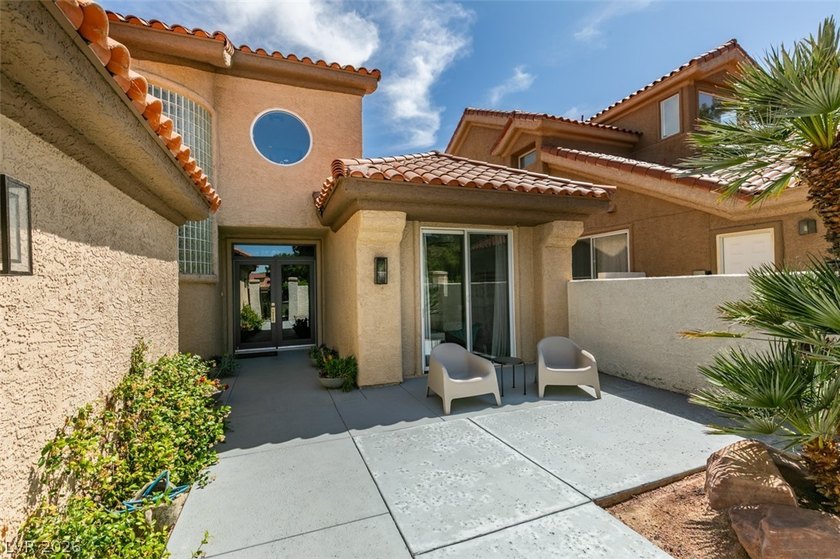 STUNNING RECENTLY RENOVATED CONTEMPORARY HOME ON AN OVERSIZED - photo 24