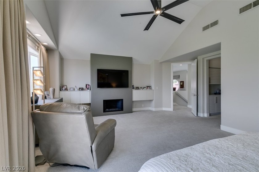 STUNNING RECENTLY RENOVATED CONTEMPORARY HOME ON AN OVERSIZED - photo 28