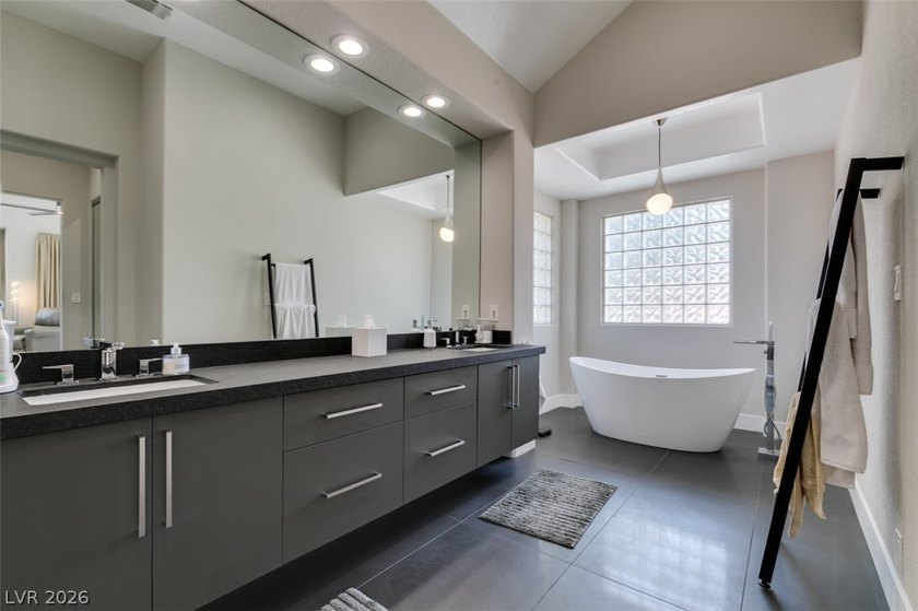 STUNNING RECENTLY RENOVATED CONTEMPORARY HOME ON AN OVERSIZED - photo 29