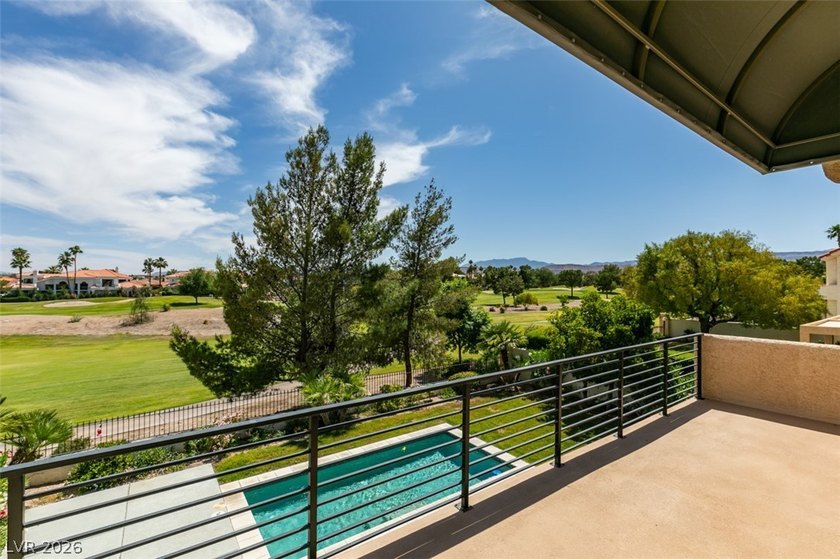 STUNNING RECENTLY RENOVATED CONTEMPORARY HOME ON AN OVERSIZED - photo 32